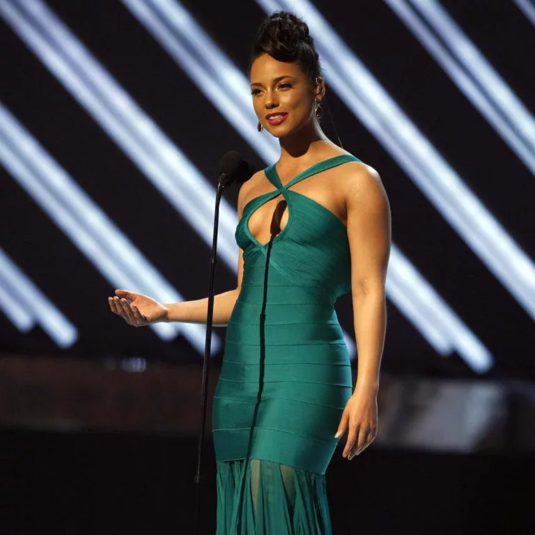 Alicia Keys hot