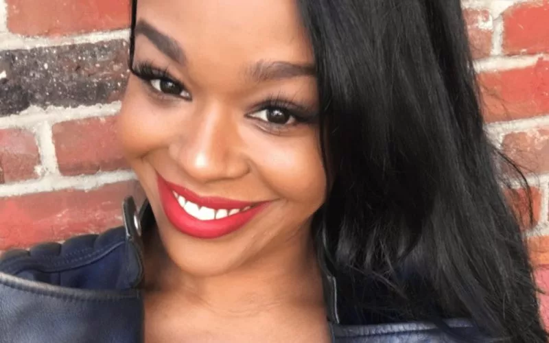 Azaelia Banks smiling sexy pic